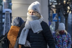 Sinoptikai praneša – šventinį savaitgalį vietomis kris sniegas ir pūs žvarbus vėjas