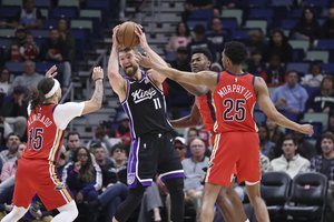 Rekordą pakartojęs D. Sabonis ir jam talkinęs J. Valančiūnas liko nieko nepešę – vienas iš autsaiderių palaužė „Kings“