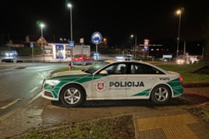 Antrą kartą neblaivus prie vairo įkliuvęs vairuotojas siunčiamas už grotų: negalės vairuoti 6 metus, konfiskuotas automobilis