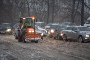 Kelininkai primena – žiemos metu ypač pavojinga ant tiltų ir viadukų