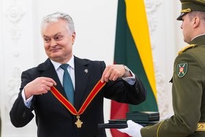 G. Nausėda įteikė valstybinius apdovanojimus nusipelniusiems žmonėms: tarp jų – S. Tamkevičius, A. Sutkus, D. Jauniškis