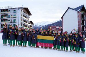 Švęsdami vasario 16-ąją Lietuvos sportininkai baigė pasirodymą Europos jaunimo žiemos olimpiniame festivalyje