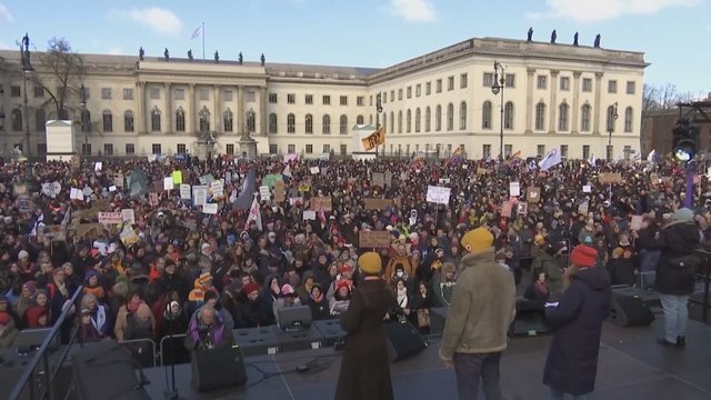 Dešimtys tūkstančių išėjo į Berlyno gatves: protestavo prieš kraštutinių dešiniųjų partiją 