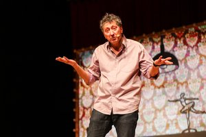 Žiūrovų mylimas aktorius Sakalas Uždavinys pažėrė naujienų: kviečia į kitokią komediją