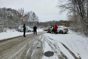 Po stipraus dviejų automobilių susidūrimo Vilniuje į ligoninę nuvežta 3-metis vaikas