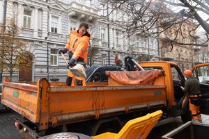 Aplinkosaugos aktyvistams raginant druską žiemą barstyti tik pablogėjus orams, „Grinda“ aiškina: tai neefektyvu