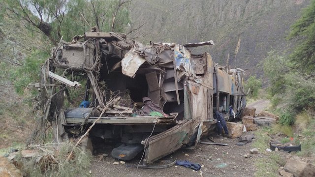 Tragedija Bolivijoje: autobusui nulėkus į prarają, žuvo mažiausiai 30 žmonių