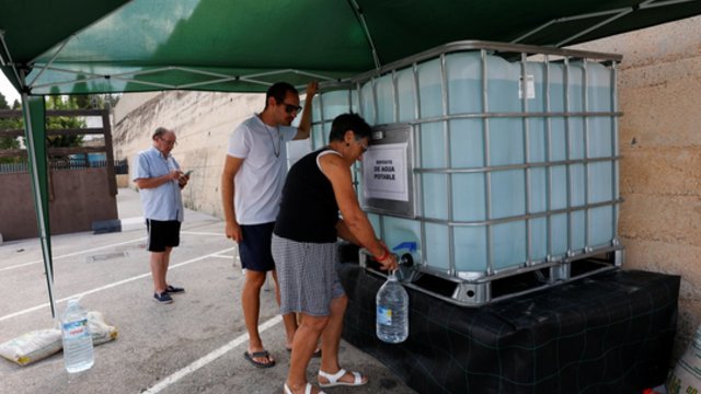 Rio de Žaneire tęsiantis rekordiniams karščiams – iššūkiai gyventojams: ieško būdų atsigaivinti