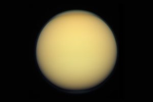 Vienas Saulės sistemos mėnulis neseniai patyrė sukrėtimą