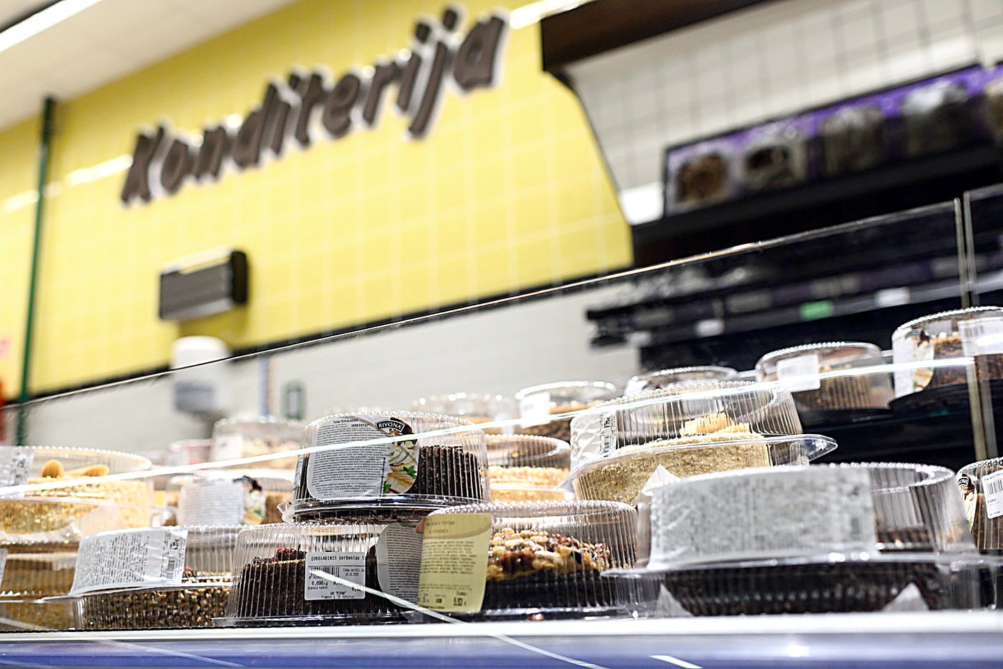 Tortai ir plokštainiai pirmadieniais parduodami perpus pigiau.<br> A.Srėbalienės nuotr.