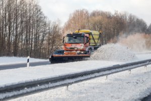 Kelininkai atsakė į dažną klausimą: kodėl ne visada matome barstytuvus kelyje