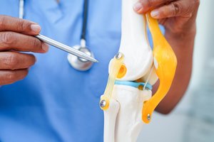 Sąnarių endoprotezavimas: kaip pasirinkti gydymo įstaigą ir gauti kompensaciją