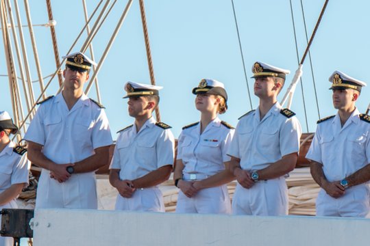 Ispanijos sosto įpėdinė Leonor mokosi jūreiviškos drausmės