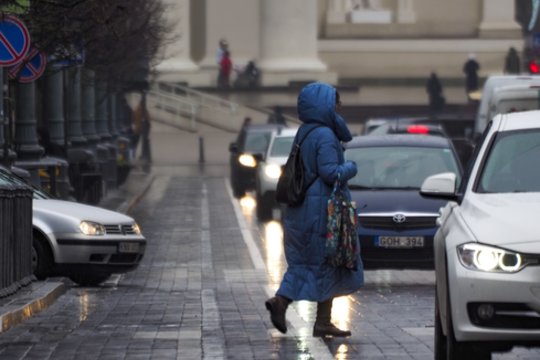 Žiemiškas šaltis slūgs, bet malonu nebus: sinoptikai praneša, kam nusiteikti