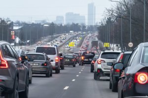 Mokslininkai atskleidė, kaip automobilio dydis veikia blogą elgesį vairuojant