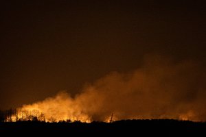 Vos už 1 kilometro nuo Lietuvos sienos – iš tolo matomos liepsnos