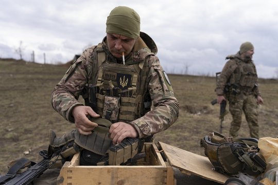 Fronte pasimetę rusai vis dažniau susiduria su sunkumais: užėjus šansų išeiti nebėra