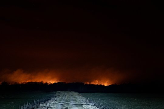 Užfiksavo liepsnas Lietuvos pasienyje, vos už kilometro nuo sienos