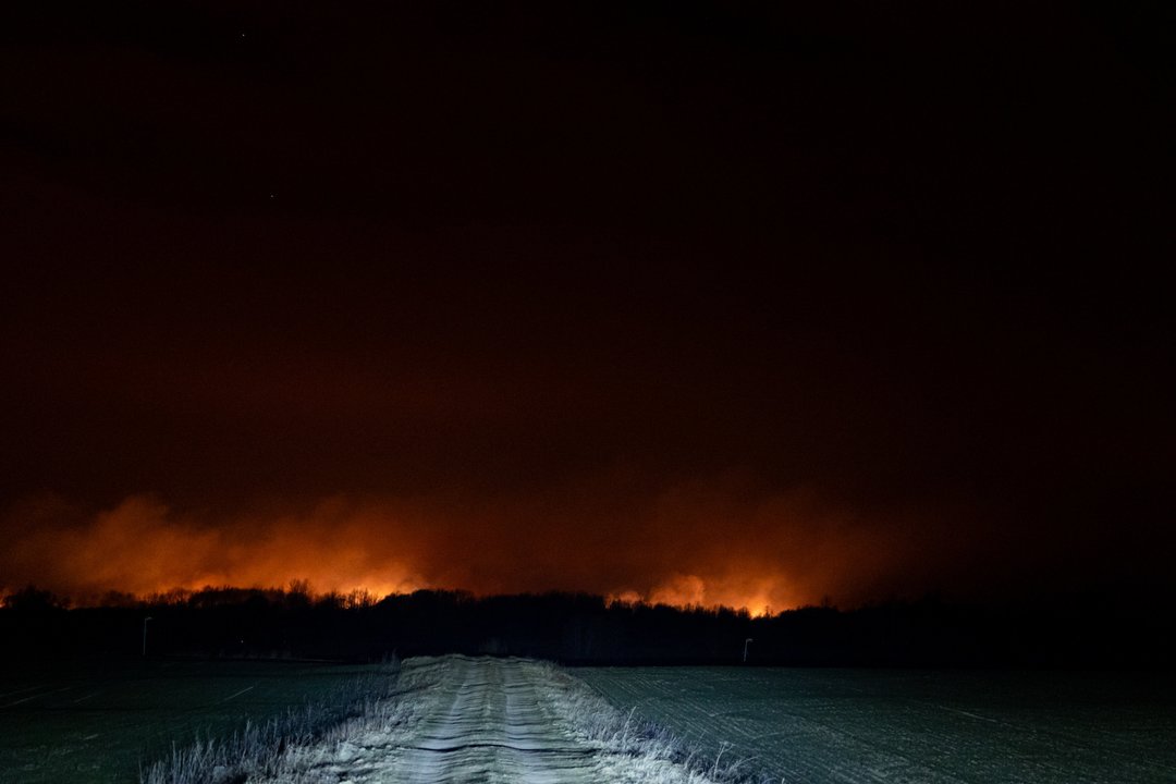 Gaisrai Karaliaučiaus srityje, kurie matomi iš Kudirkos Naumiesčio.<br>T.Bauro nuotr.