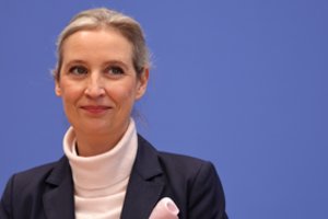 Vokietijos kraštutinių dešiniųjų lyderė A. Weidel pabudusi rado praleistą E. Musko skambutį