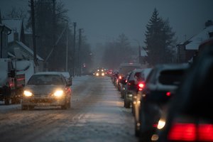 Vilniaus rajono kelius valančiai įmonei savivaldybė neketina mokėti: reikalauja pašalinti pažeidimus