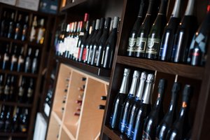 Tauragėje vagys iš parduotuvės išnešė alkoholio už daugiau nei 400 eurų