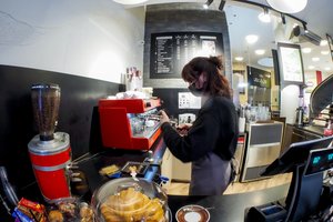 Sunku patikėti: vyrų ir moterų atlygiams Lietuvoje susilyginti prireiktų kone šimtmečio