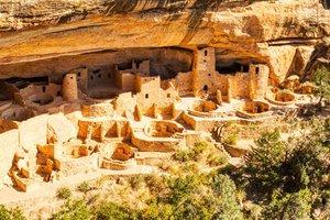 Kada žmonės pradėjo statyti kampuotus namus?