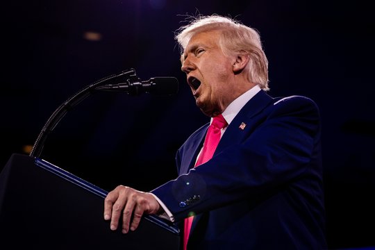 Akcijų rinkose tvyrojo sąmyšis: Londonas kilo, Paryžius ir Frankfurtas blaškėsi