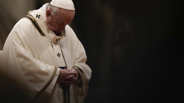 Popiežiaus Pranciškaus 12-a naktis ligoninėje: būklė išlieka kritinė