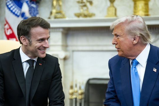 E. Macronas surengė vaizdo skambutį su ES lyderiais: aptarė susitikimą su D. Trumpu