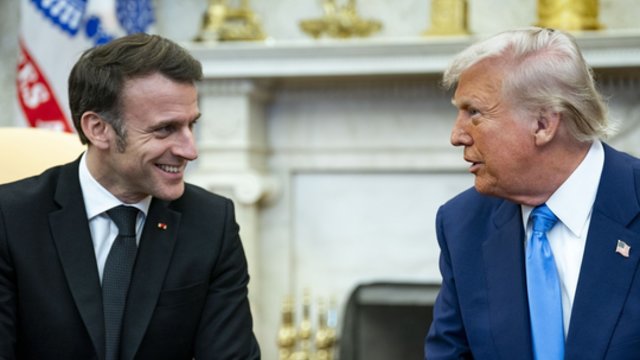 E. Macronas surengė vaizdo skambutį su ES lyderiais: aptarė susitikimą su D. Trumpu