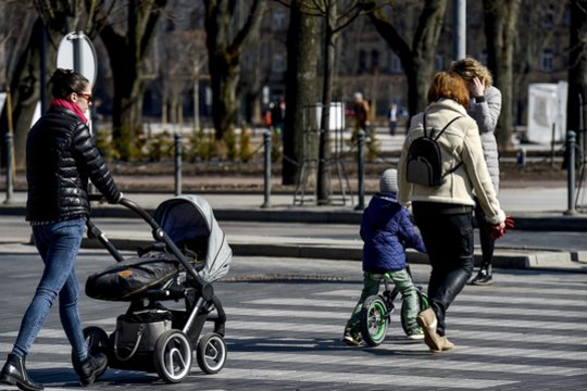 Svarstantiems apie šeimos pagausėjimą – gera žinia: siūlo gerokai didinti vienkartinę išmoką