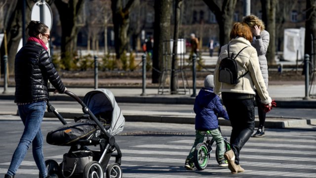 Svarstantiems apie šeimos pagausėjimą – gera žinia: siūlo gerokai didinti vienkartinę išmoką