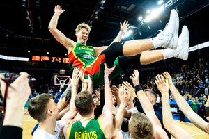 Nuo krepšių nešiojimo – iki padėkos už pamoką: M. Kuzminskas širdyje iki šiol nepamiršta legendos „padovanoto“ medalio