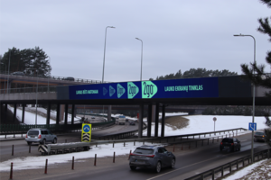 „2go“ lauko ekranų tinklas pristato naują reklamos paslaugą: ekranai ant viadukų Vilniuje