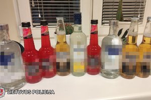 Sostinėje policijai įkliuvo alkoholio ištroškę nepilnamečiai ir jiems svaigalų nupirkęs vyras