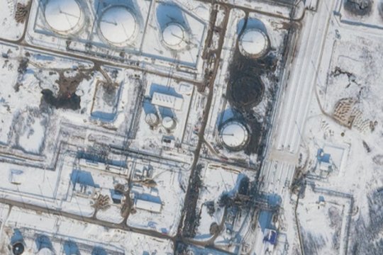 Parodė, kaip atrodo po smūgio Rusijos Riazanės naftos perdirbimo gamykla: sulaikė 17-metį