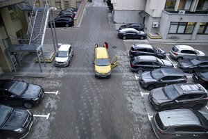 Eismo įvykiai daugiabučių kiemuose: kaip elgtis įvažiavus į kaimyno automobilį