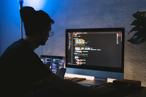 Programuotojų era baigiasi? Nori įgyti paprastesnių profesijų, bet mokytis ilgiau