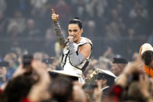 Atlikėja Katy Perry ketina skristi į kosmosą