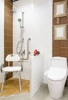 Saugus vonios kambarys senjorams: 5 dažniausios klaidos ir kaip jų išvengti