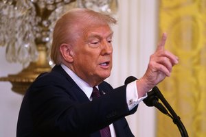 Daugiau nei pusė amerikiečių mano, kad D. Trumpas sieks trečiosios kadencijos