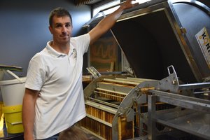 Nerimas per žiemą niekur nedingo – ūkininkai ir bitininkai neturi atsakymų, kaip medų apsaugoti nuo taršos