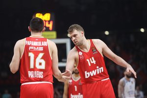 Per kėlinį „Olympiakos“ susitvarkė su penktąjį pralaimėjimą iš eilės patyrusį „Virtus“ – pabėgo 20 taškų skirtumu