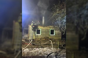Suveikęs dūmų detektorius naktį Kelmės rajone išgelbėjo žmogaus gyvybę