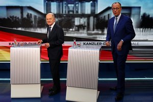 Po beprecedenčio ginčo Baltuosiuose rūmuose O. Scholzas paskambino F. Merzui