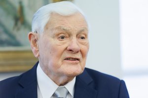 V. Adamkus sureagavo į D. Trumpo puolimą prieš V. Zelenskį