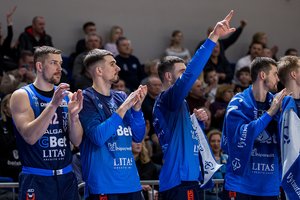 Vakarėlis Jonavoje: įspūdingų pasirodymų pakylėta „CBet“ sumedžiojo „Vilkus“ 