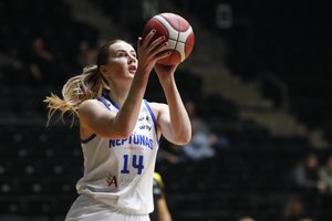 Klaipėdos derbyje triumfavusios „Neptūnas-Amberton“ krepšininkės trečiąkart paeiliui kovos dėl Karalienės taurės